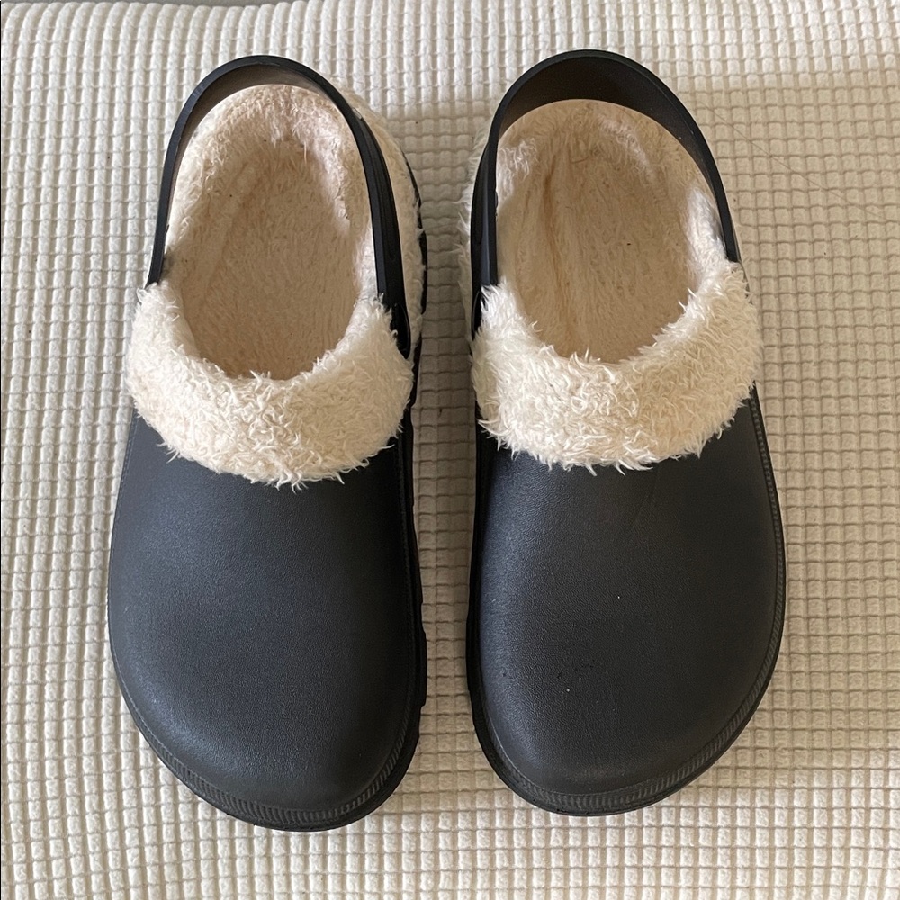 Cozy Faux-Sherpa Lined Black Mules Size 40/41